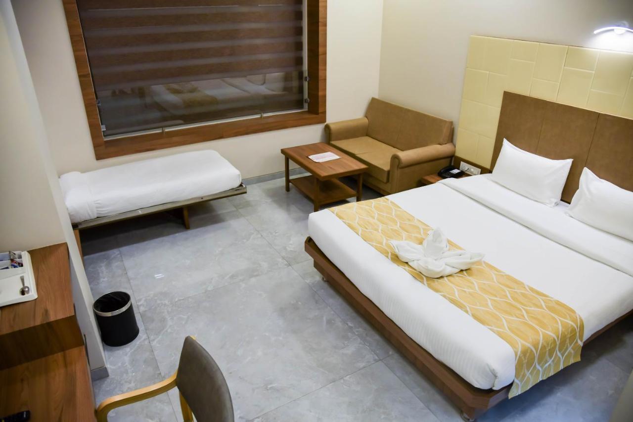 Shree Ganga Smb Hotels Удджайн Экстерьер фото