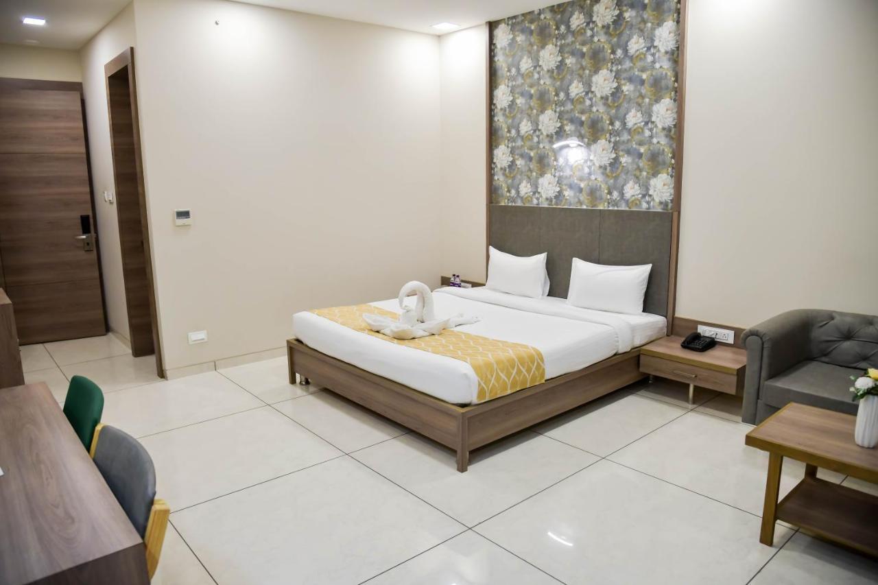 Shree Ganga Smb Hotels Удджайн Экстерьер фото